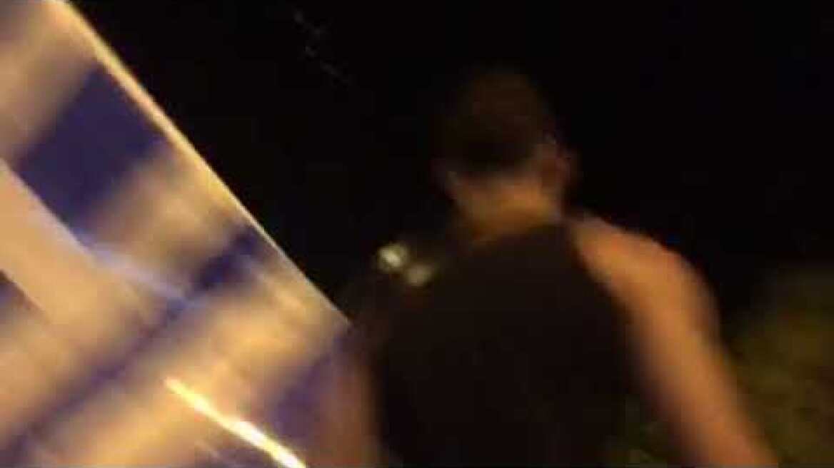 Σπάσανε αυτοκίνητο μητροπολίτη στο Σύνταγμα