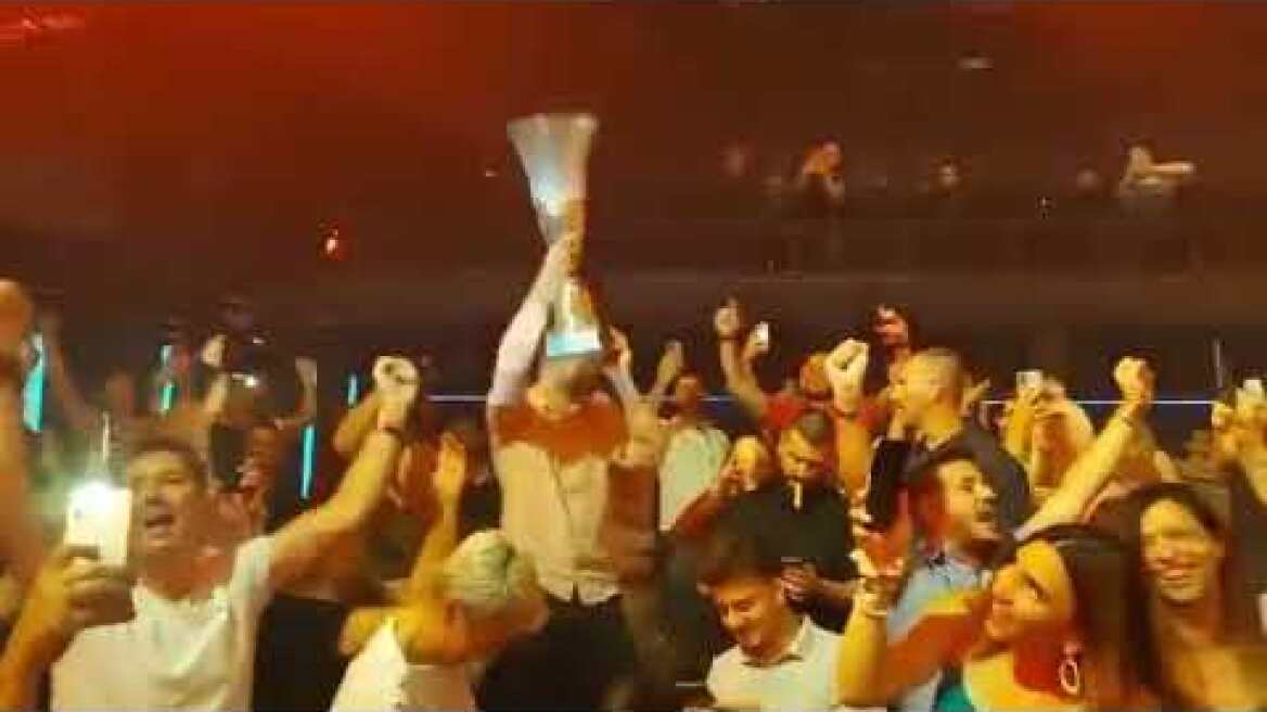 Γλέντι Ολυμπιακού στα μπουζούκια για το πρωτάθλημα | Gazzetta.gr