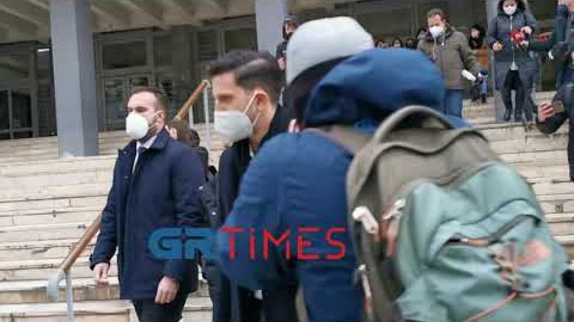 Έξοδος 24χρονης από Δικαστικό Μέγαρο - GRTimes.gr
