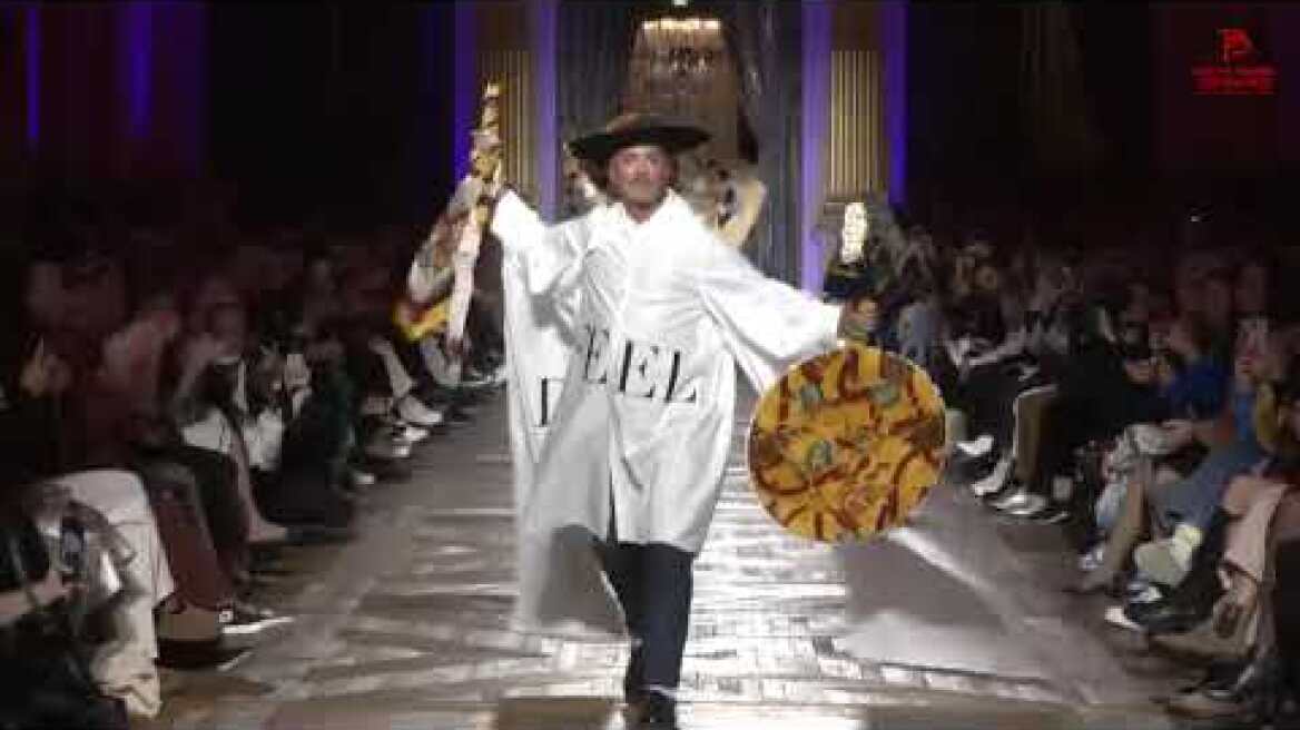 Ο Λάκης Γαβαλάς αποθεώθηκε σε ντεφιλέ μόδας στο Παρίσι #LakisInParis