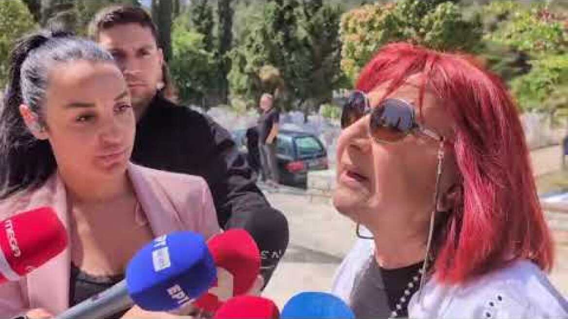 Το τελευταίο αντίο στον Νίκο Γαλανό, Ντόρα Δούμα