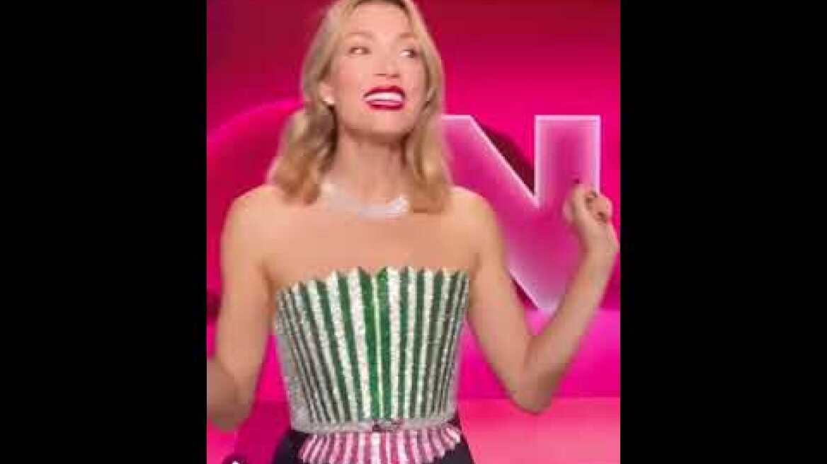 Η Βίκυ Καγιά τραγουδά το «Ρούντολφ το ελαφάκι»