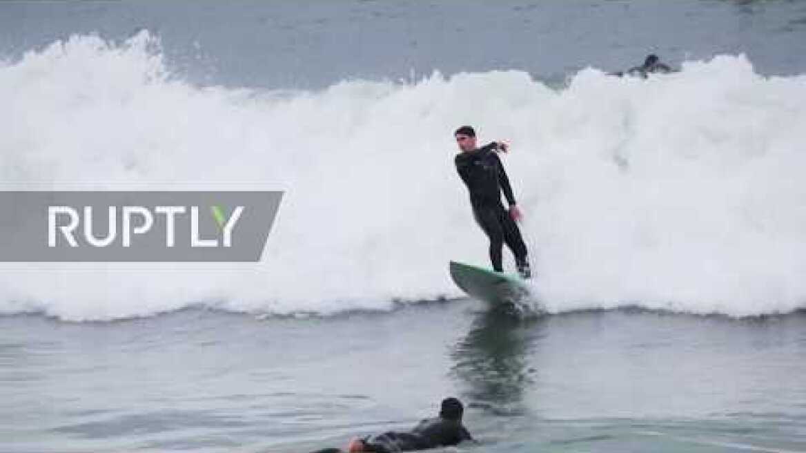 Spain: Barcelona residents return to beach as COVID-19 lockdown is eased