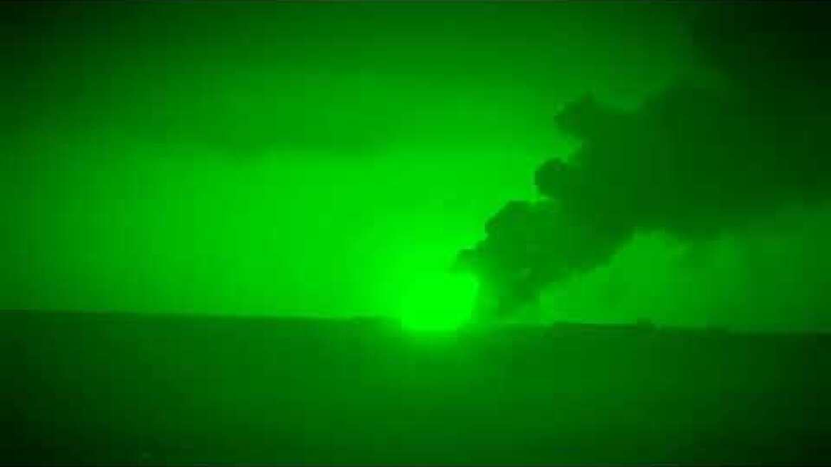 Корабль горит в Черном море.