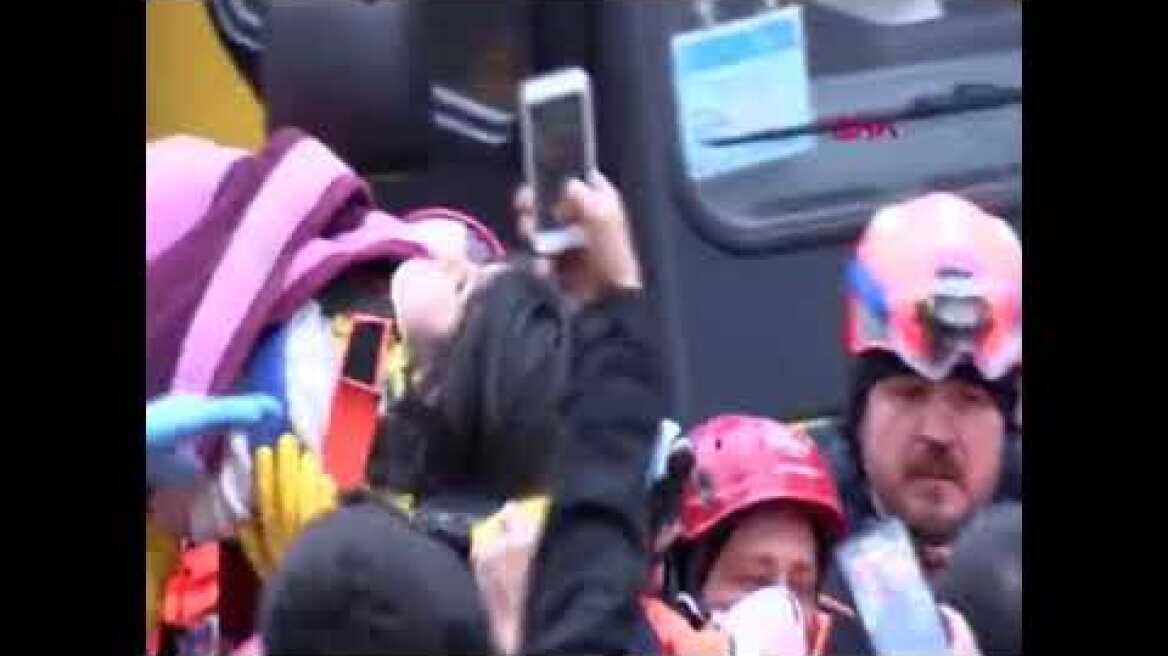 Istanbul : Kartal'da çöken binanın enkazı altında kalan Havva kurtarıldı