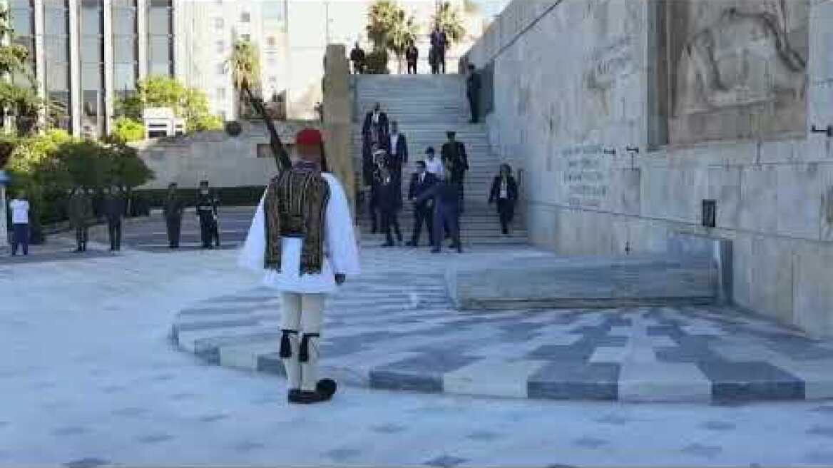 Κατέθεσαν στεφάνι στο μνημείο Του Αγνώστου Στρατιώτη ο Πιερακάκης και ο Πατούλης