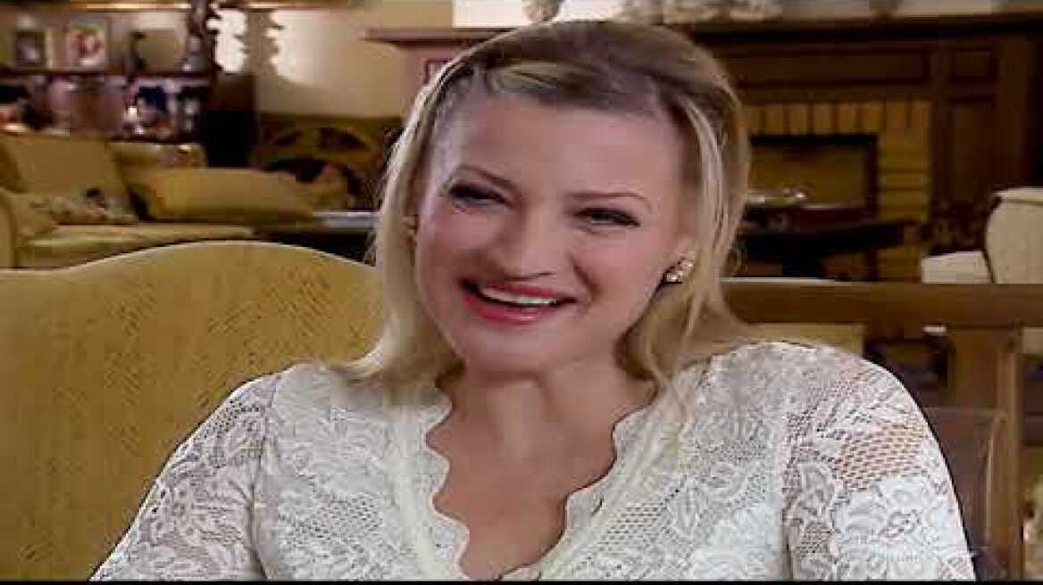 2  ΕΛΛΗΝΙΚΕΣ ΣΕΙΡΕΣ MEGA ΜΕΝΟΥΜΕ ΣΠΙΤΙ