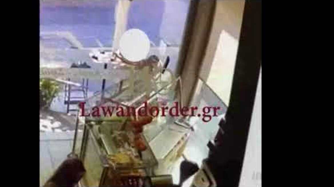 Καρέ καρέ η επίθεση με μαχαίρι του μανιακού στου Ζωγράφου