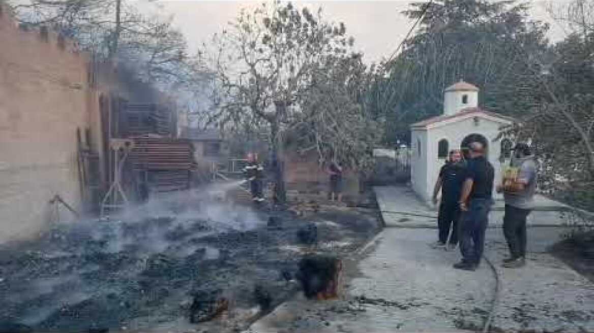 Σβήνουν τώρα εστία στο Μοναστήρι του Αγίου Κυπριανού στην Χασιά