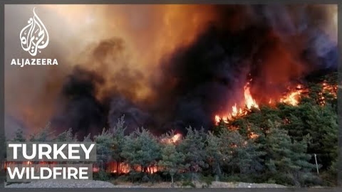 Turkey wildfire: Firefighters battle flames for third day