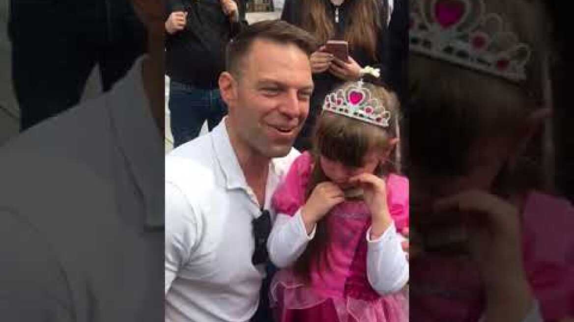 Στέφανος Κασσελάκης: Η βόλτα πριν παρουσιαστεί στον στρατό (2)