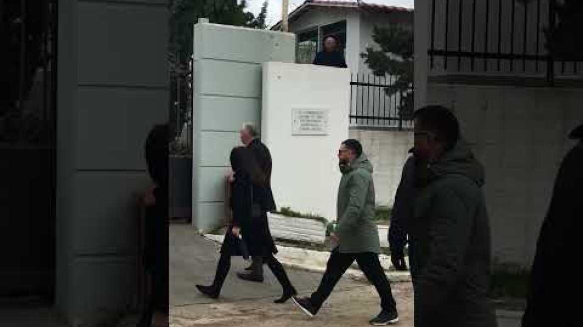 Αυτή την ώρα οι κηδείες της Μαρίας Καρνέση και του Αντώνη Βλασσάκη