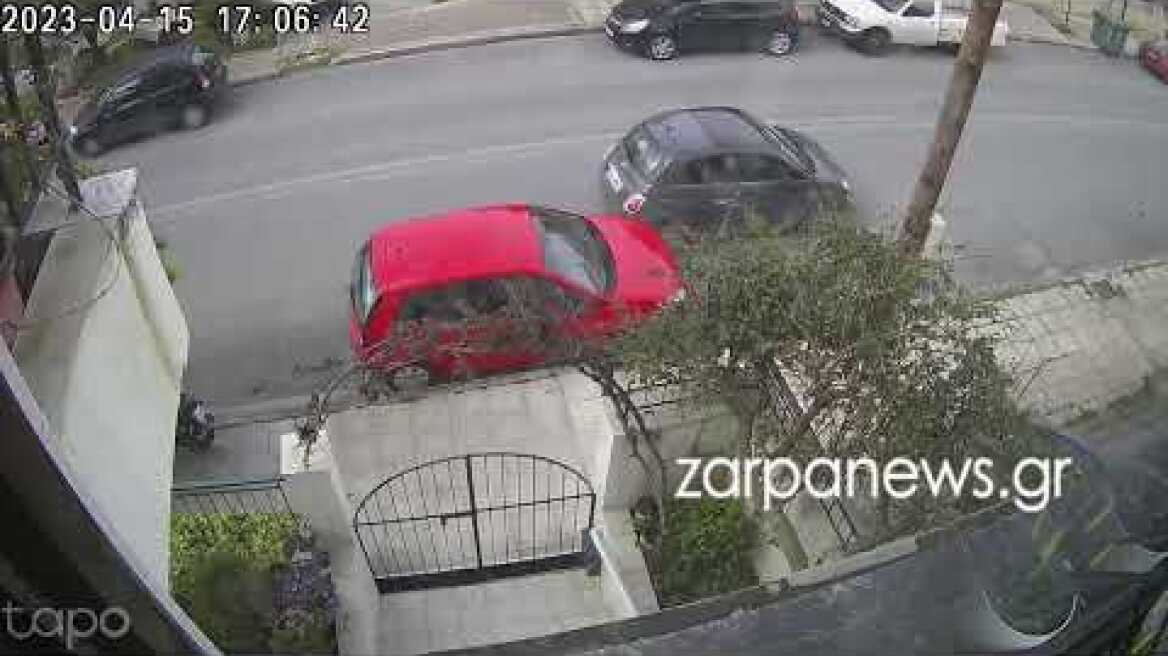 Ακούμπησε τον σταθμευμένο - οδός Μ. Μπότσαρη