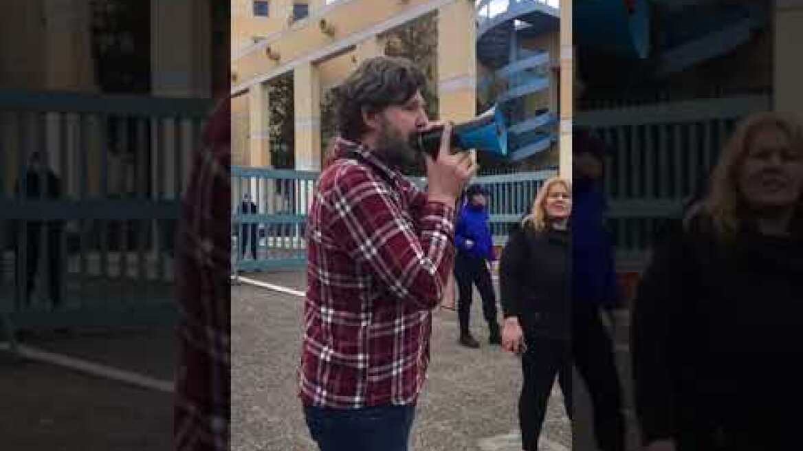 Οι ταξιτζήδες στο Υπουργείο Μεταφορών