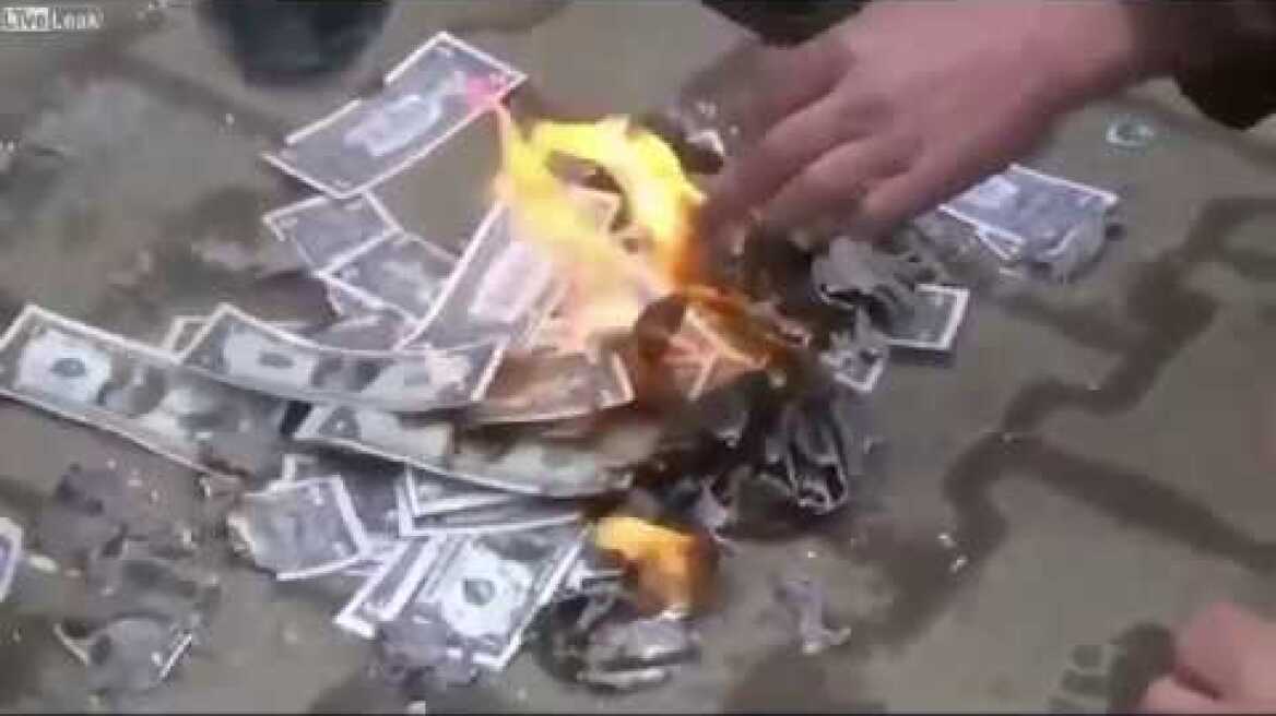 TURKISH PEOPLE BURN U.S.  DOLLARS IN RESPONSE TO TARRIF WARS!!!