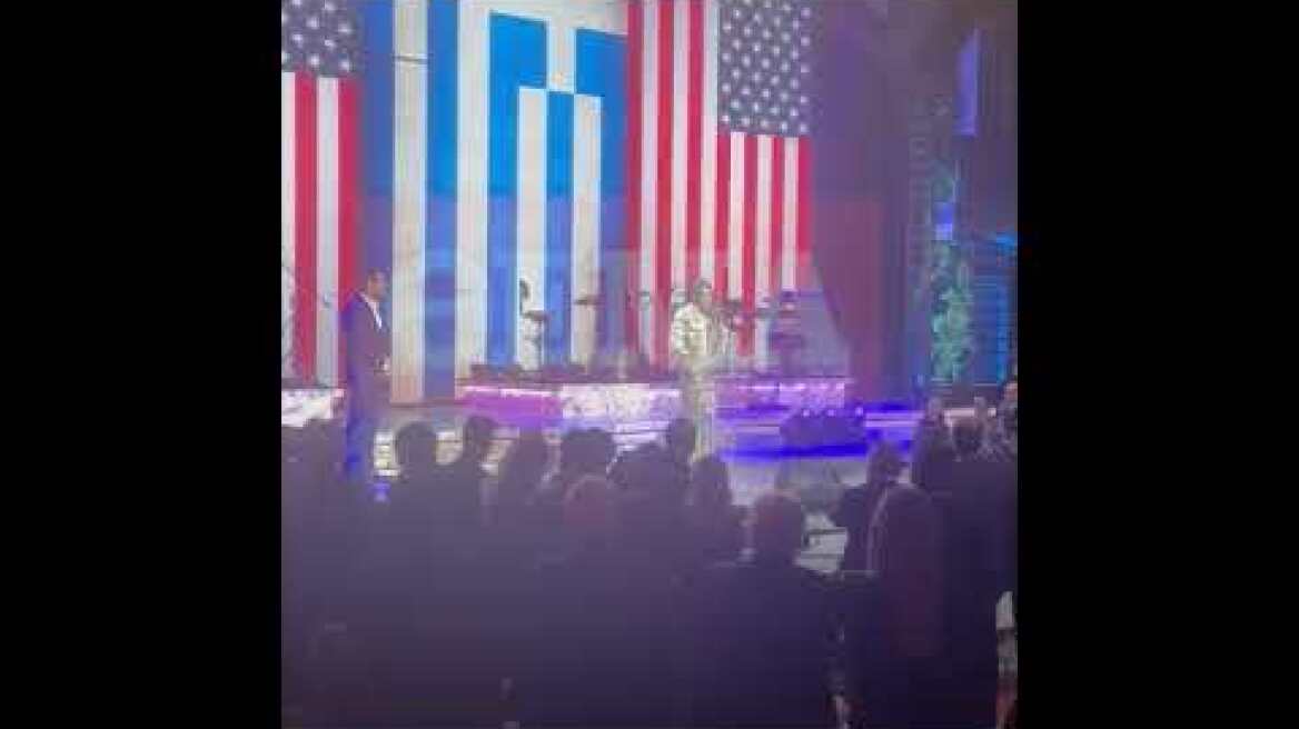 Κίμπερλι Γκιλφόιλ στο Κέντρο Αθηνών (4)