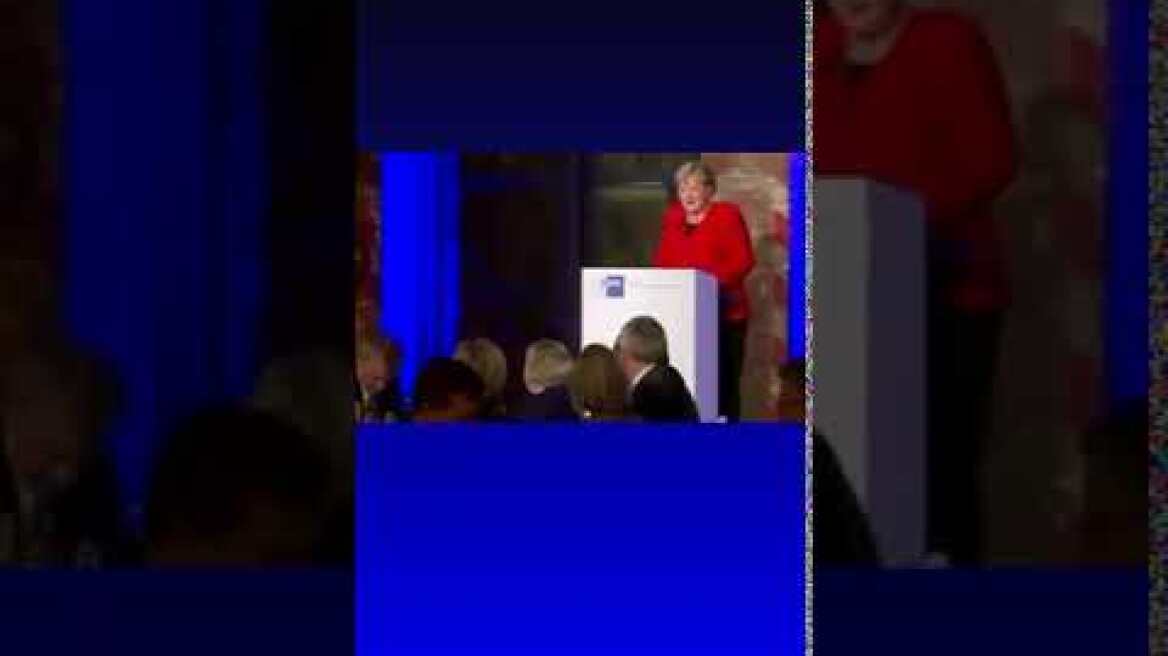 GrTimes - Το μικρό ατύχημα της Μέρκελ!