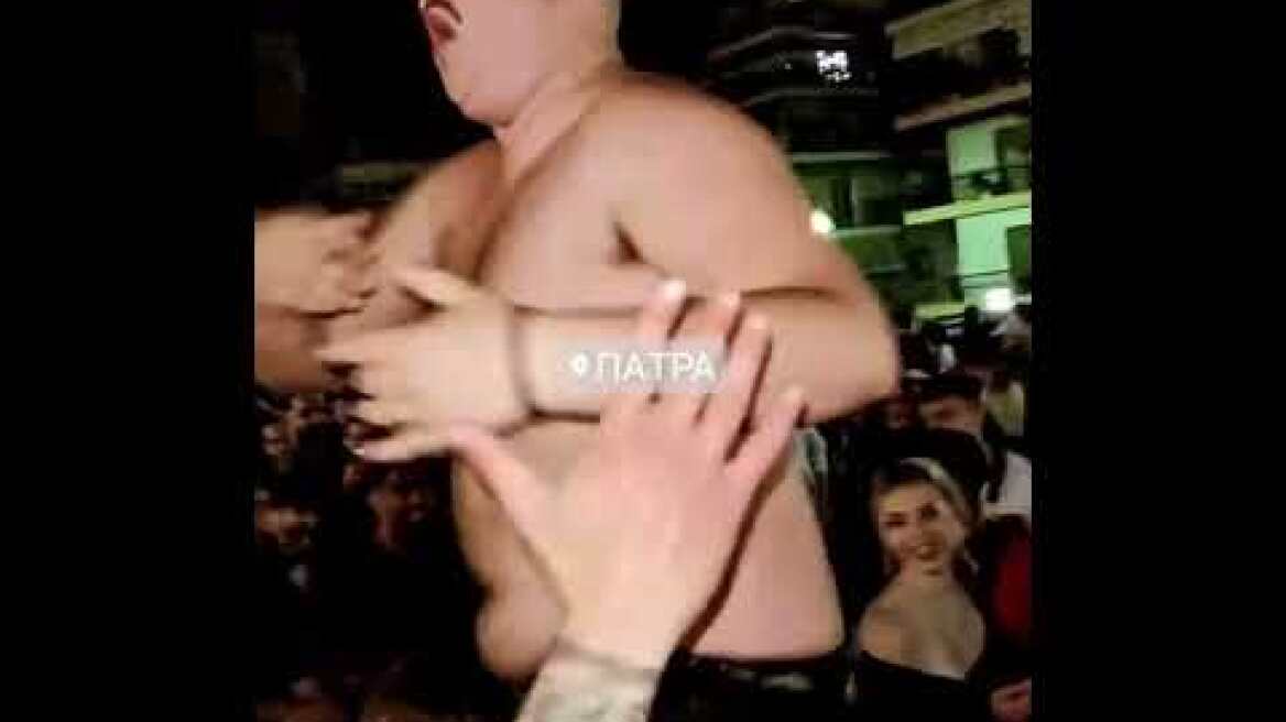 Κορωνοπάρτι με εκατοντάδες άτομα στην Πάτρα- Χάος στους δρόμους της πόλης