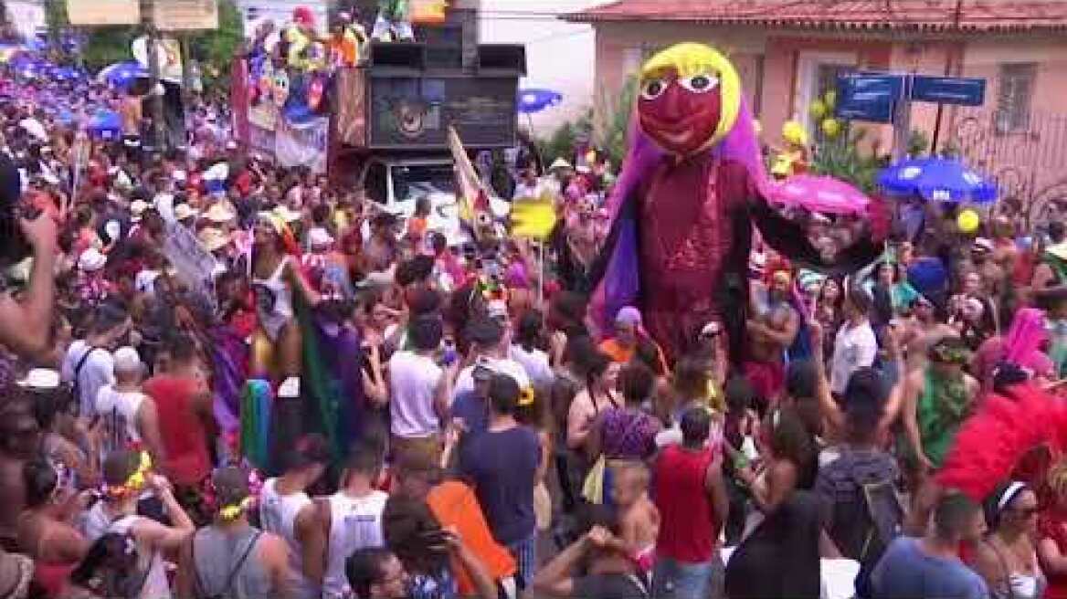 Rio Carmelitas bloco kicks off Rio carnival