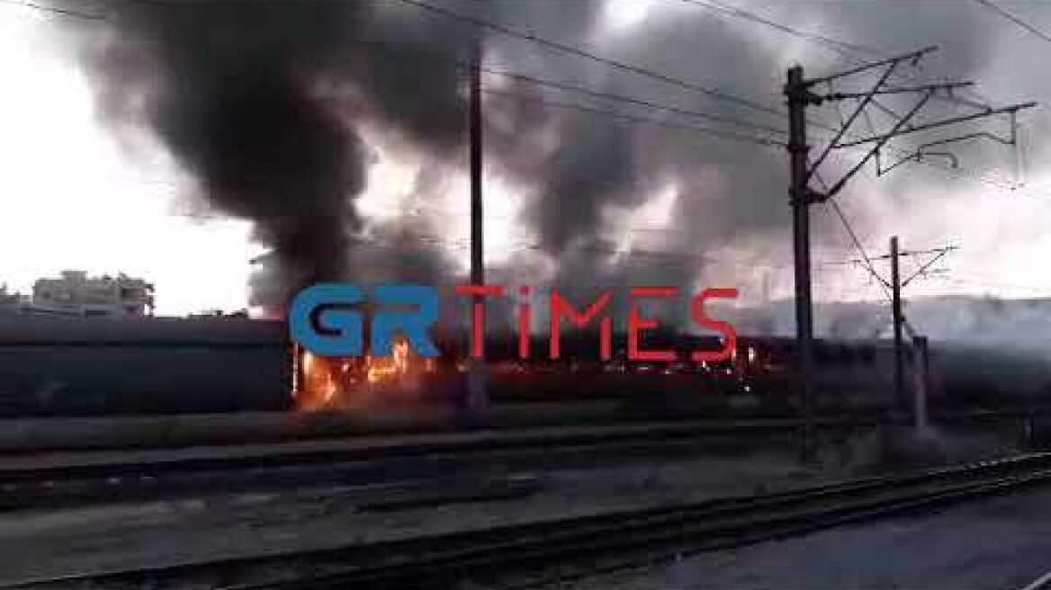 Φωτιά βαγόνια 2 - GRTimes.gr