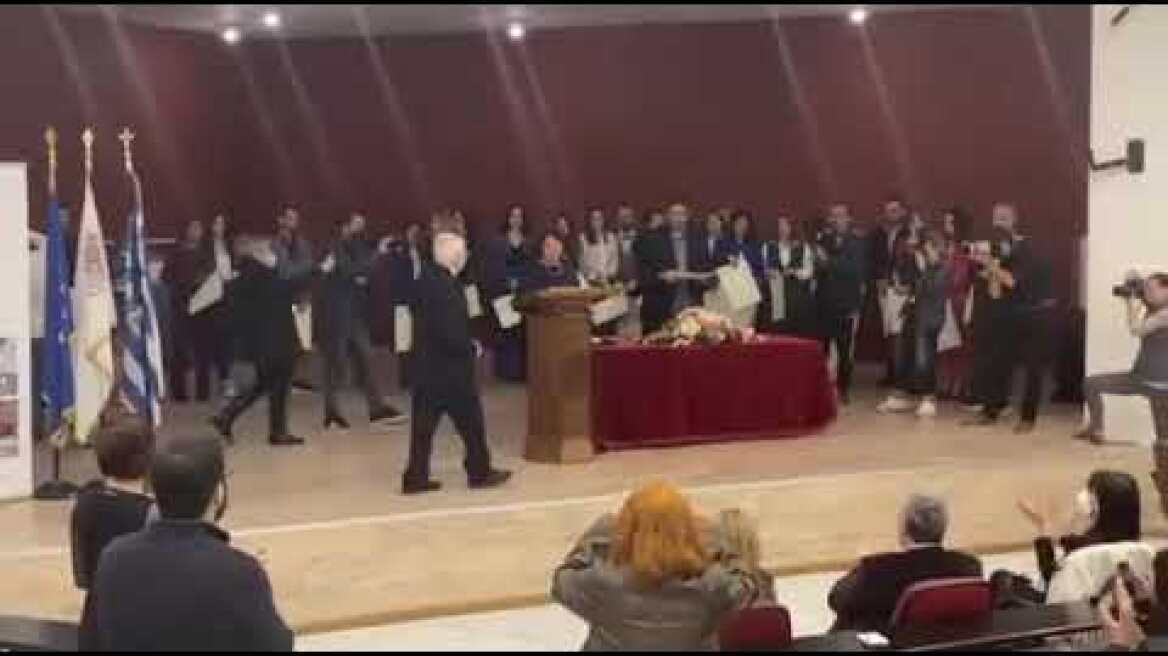 Κρήτη: Πτυχιούχος και επίσημα ο 88χρονος  κ.Δημήτρης Μουδατσάκης!