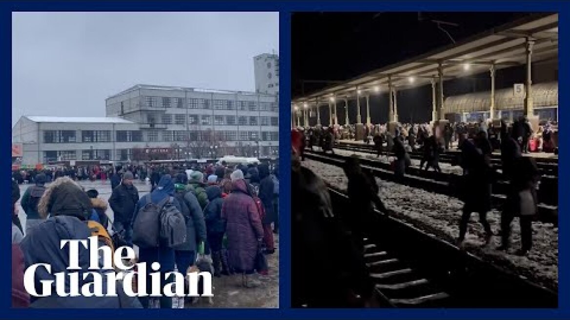 Ukraine: people fleeing country gather at Kharkiv train station