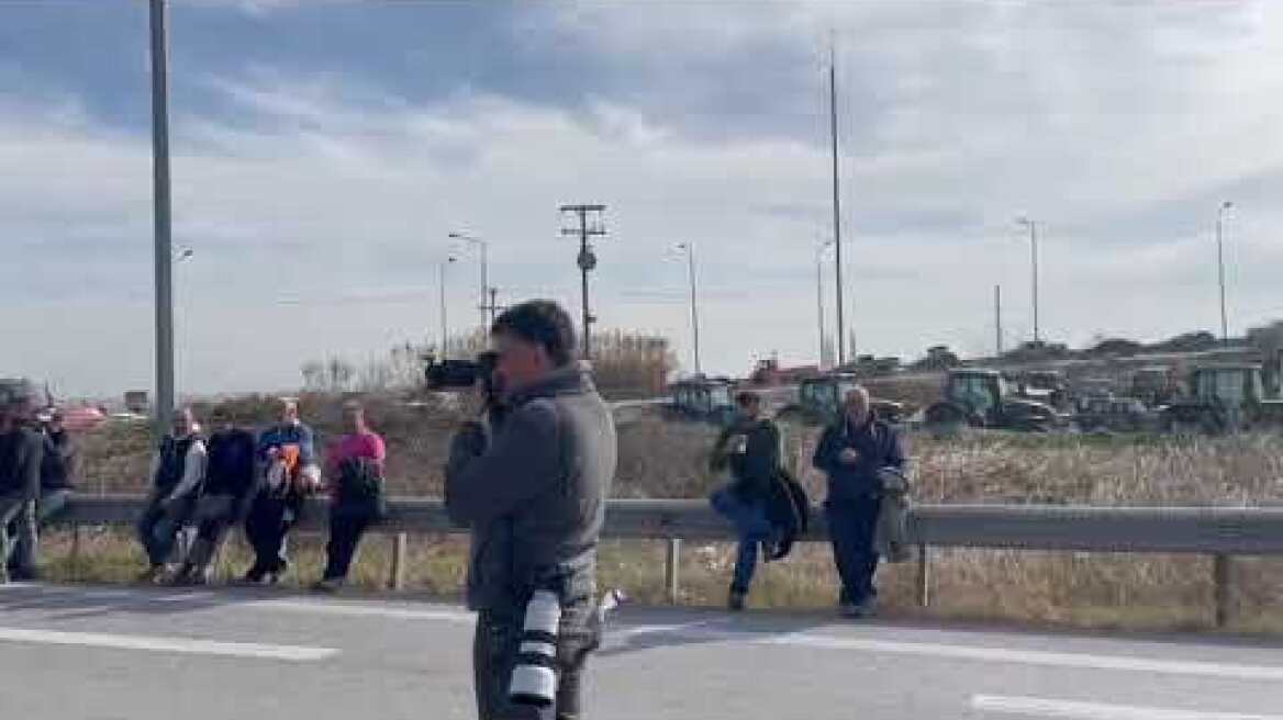 Αγρότες απέκλεισαν την Αθηνών – Θεσσαλονίκης