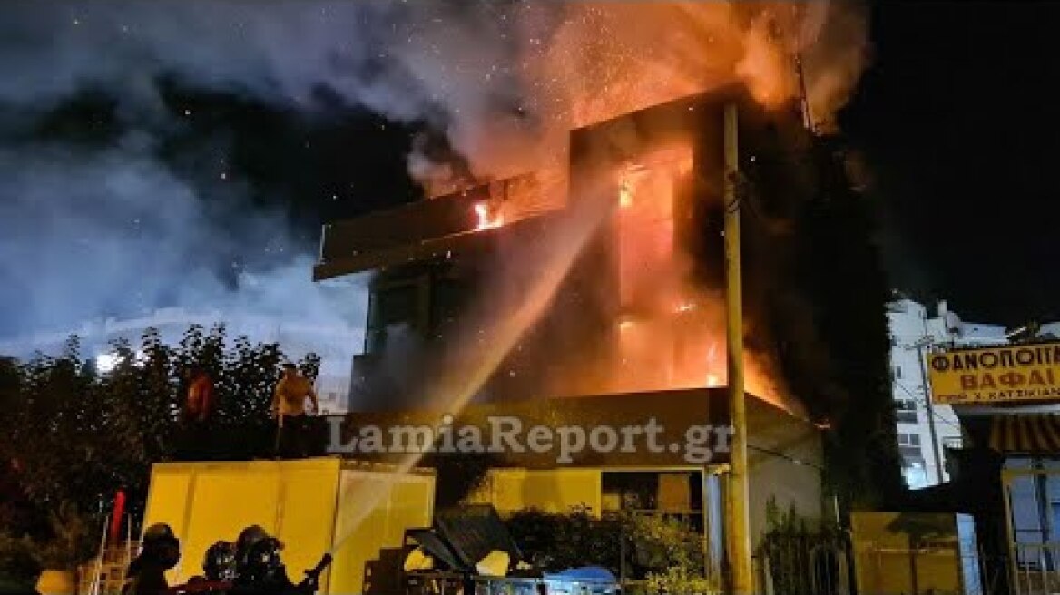 LamiaReport.gr: Μεγάλη φωτιά σε εστιατόριο στη Λεωφόρο Αμφιθέας στο Π. Φάληρο