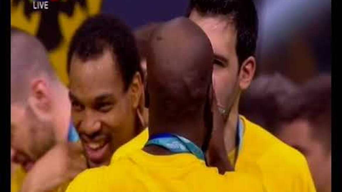 Απονομή των ομάδων Basket Champions League