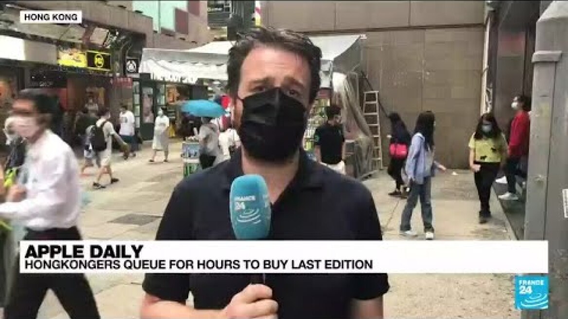 HongKongers queue for hours to buy Apple Daily last edition