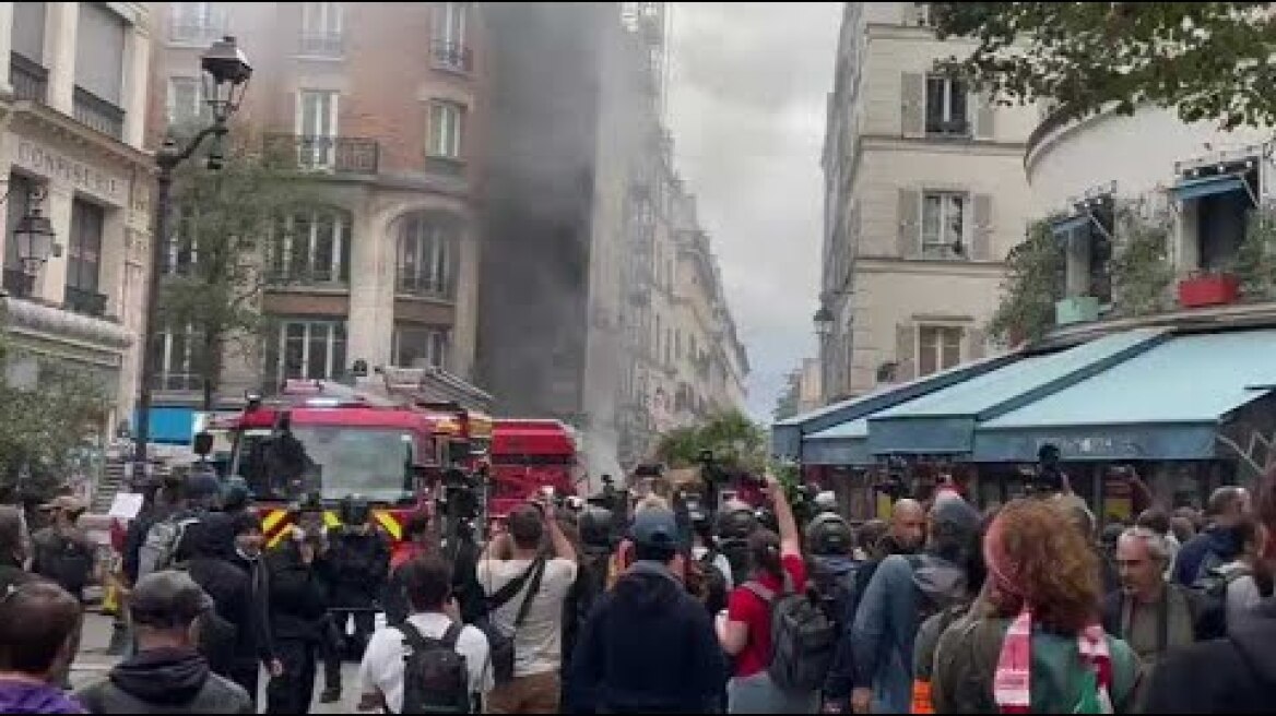 Incendie d'un immeuble à Châtelet, mercredi, lors de la manifestation "Bloquons tout"