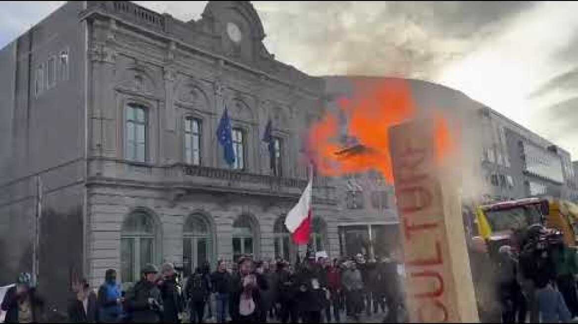 Επεισόδια στα μπλόκα των αγροτών στις Βρυξέλλες