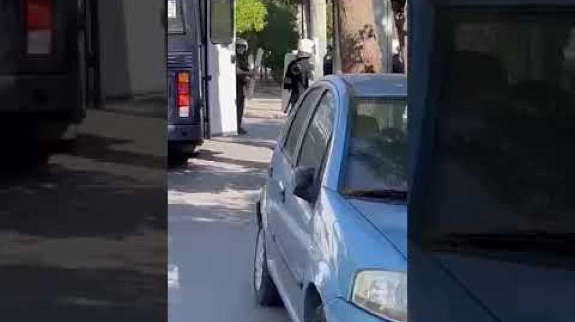 Από την επιχείρηση στα σπίτια των Ρομα. Ισχυρές αστυνομικές δυνάμεις στη περιοχή