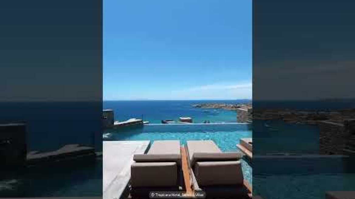 Οι βόλτες της Τούνη με σκάφος στη Μύκονο