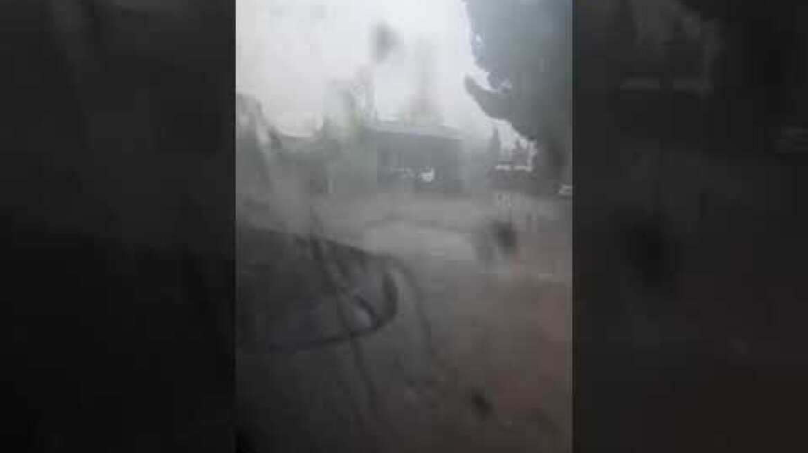 Μπουρίνι έπνιξε την Βουλιαγμένη (1)