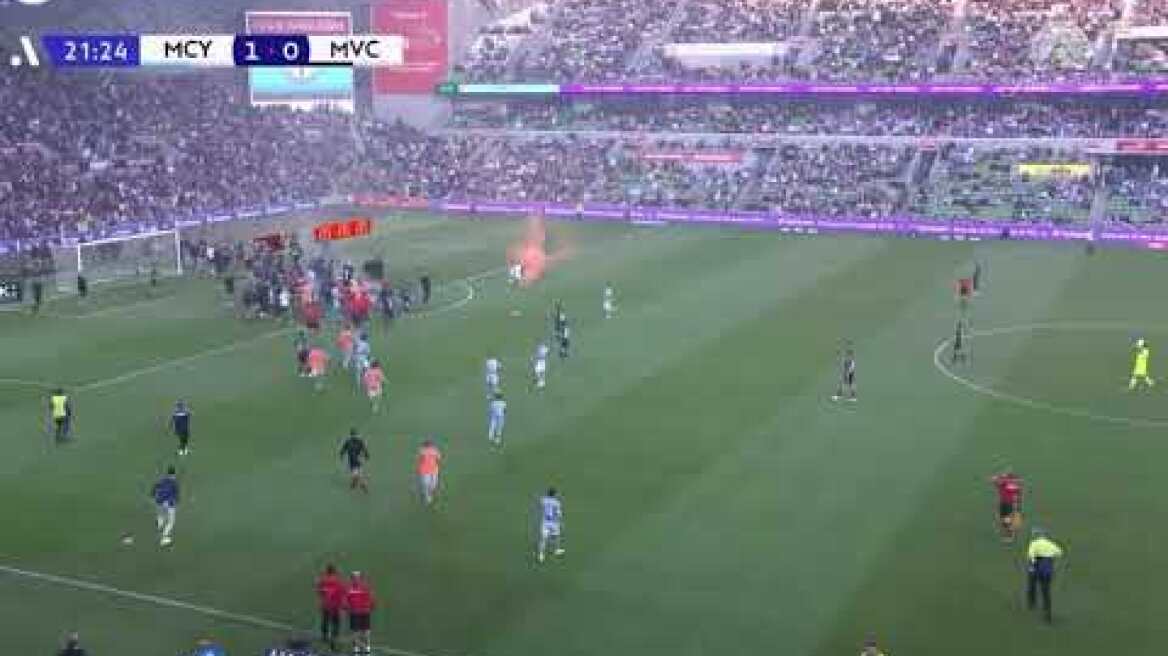Melbourne Derby | Fans Invade Pitch During Melbourne City v Melbourne Victory Game