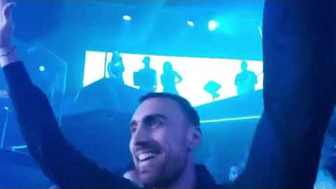 Ο Μιλουτίνοφ στο γλέντι του Ολυμπιακού στα μπουζούκια | Gazzetta.gr