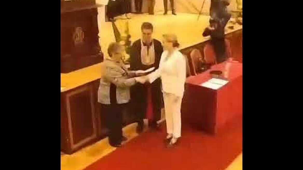 Πτυχιούχος της Νομικής η Θεοφανία Παπαθωμά - Η ορκωμοσία της