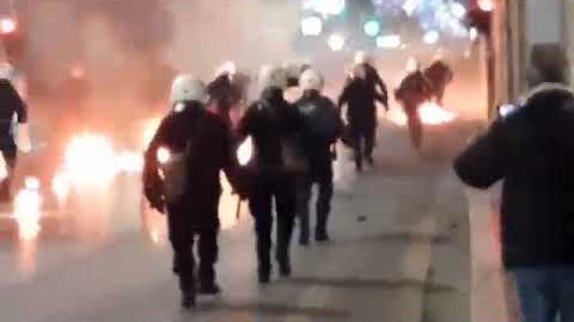 gnomip gr επίθεση με μολότοφ