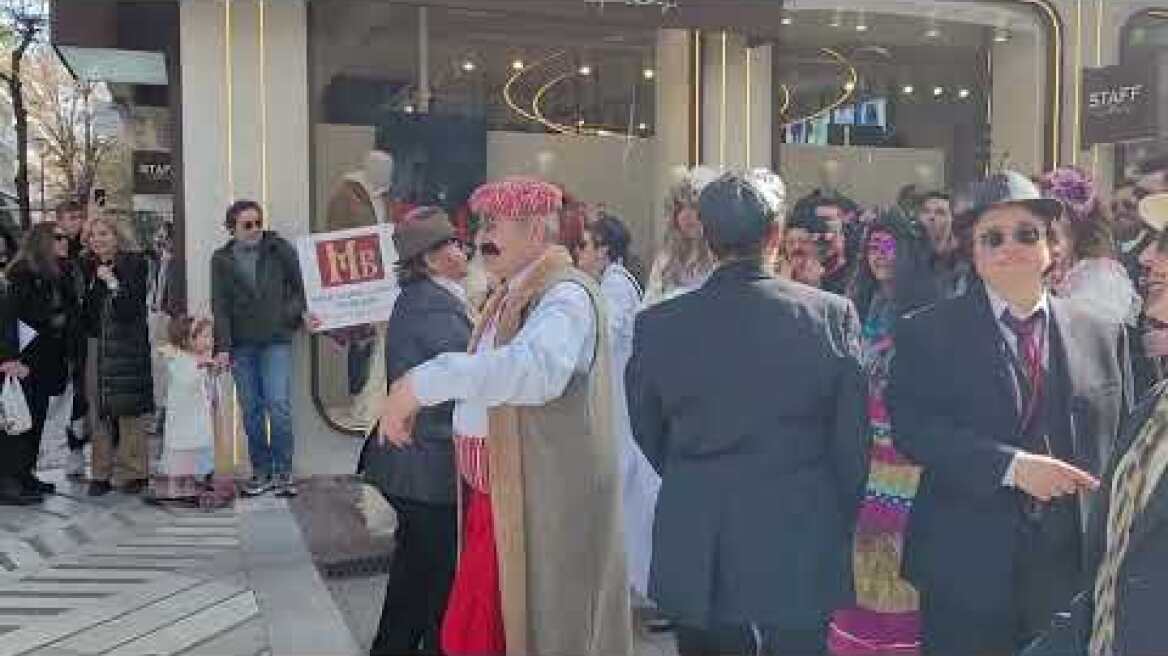 Βγήκαν τα μπουλούκια στους πεζόδρομους της Λάρισας