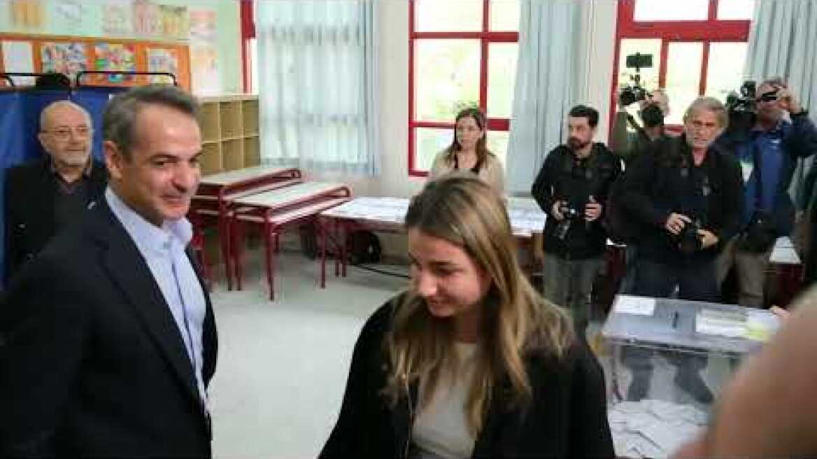 Εκλογές 2023: Ψήφισε στην Κηφισιά ο Κυριάκος Μητσοτάκης (6)
