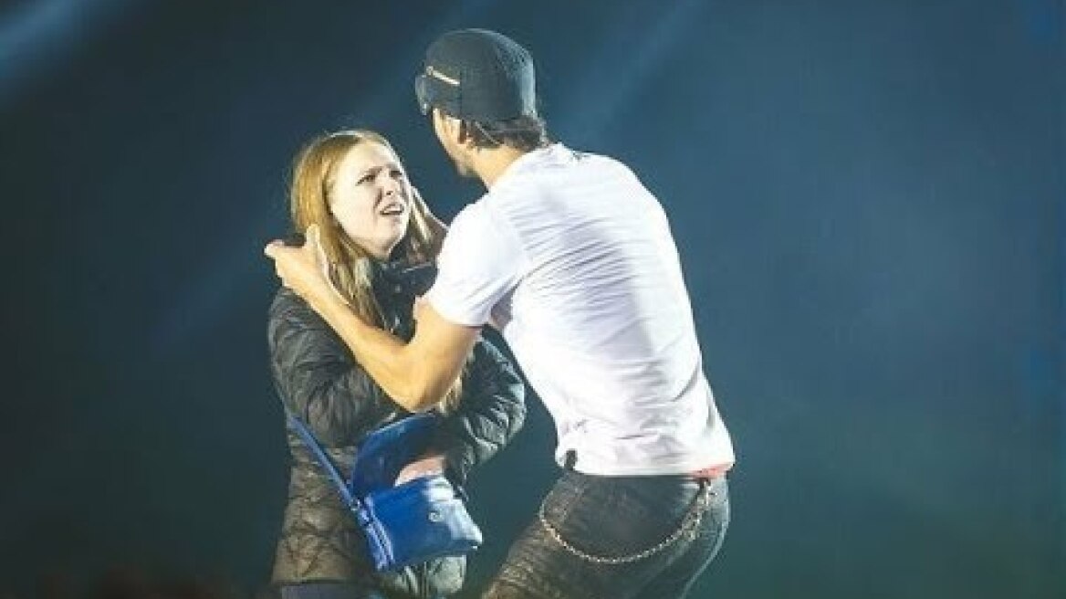 Enrique Iglesias Kisses a Lucky Fan On Stage In Kiev Ukraine 30/9/2018