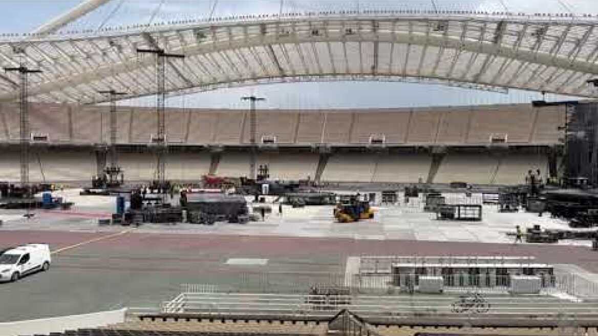 To protothema.gr στην σκηνή των Coldplay