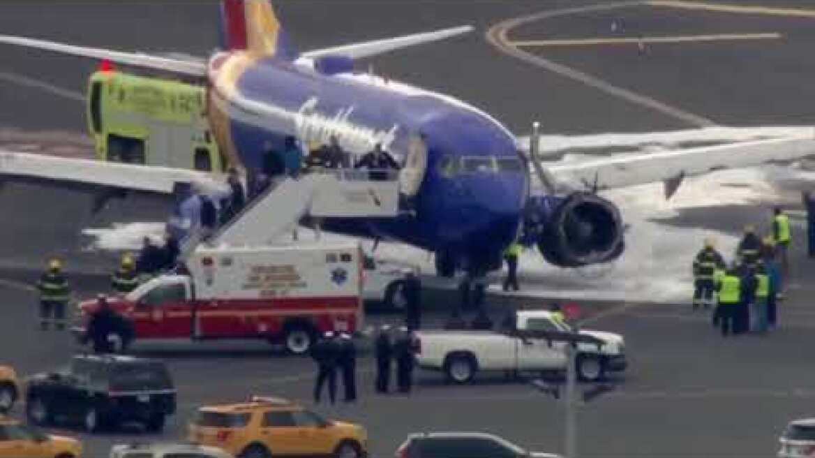 Southwest Airlines Emergency Landing in Philadelphia (Engine explosion) Boeing 737 WN1380