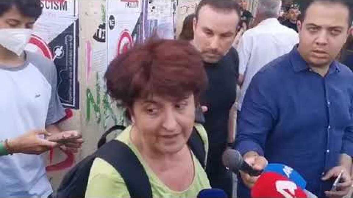 Θεσσαλονίκη: Μεγάλη φωτιά σε κτήριο στην πλατεία Αριστοτέλους - Φόβοι για εγκλωβισμένους (5)