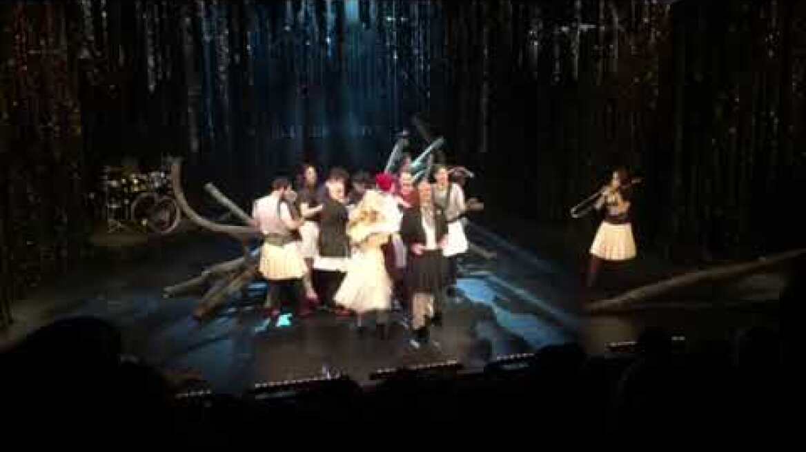 Θεατρική παράσταση (τέλος)