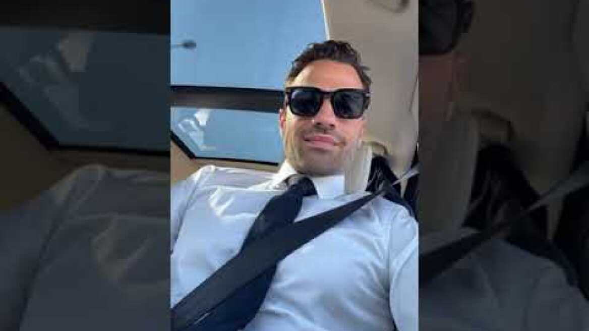 O Κωνσταντίνος Αργυρός πηγαίνει στον γάμο του αδερφού του