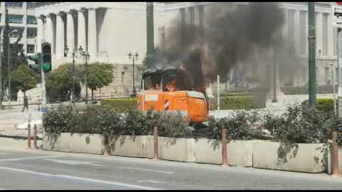 Επεισόδια στο συλλαλητήριο στο Σύνταγμα για την τραγωδία στη Λάρισα 5