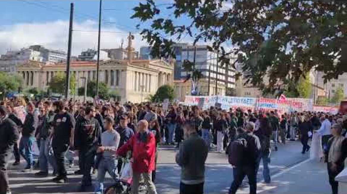 Πανεκπαιδευτική πορεία - συγκέντρωση Προπύλαια