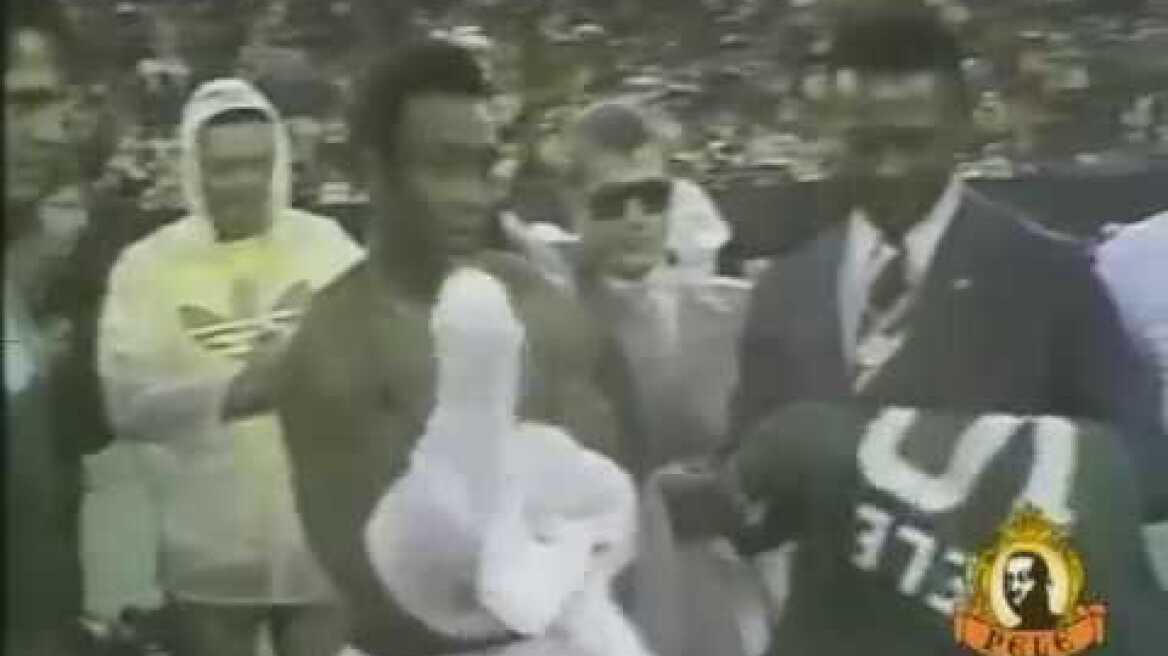 Pele. NY Cosmos - Santos (2-1) Farewell game.